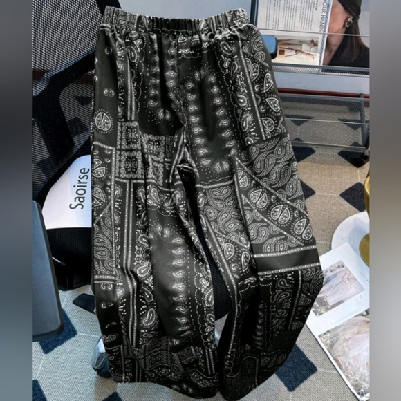 Women's Green Fashionable Vacation Print Pants, Spring/Summer - Picture 2 of 4